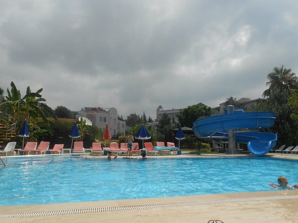 Imagen de la piscina del Side Linda Beach Hotel. Foto 15