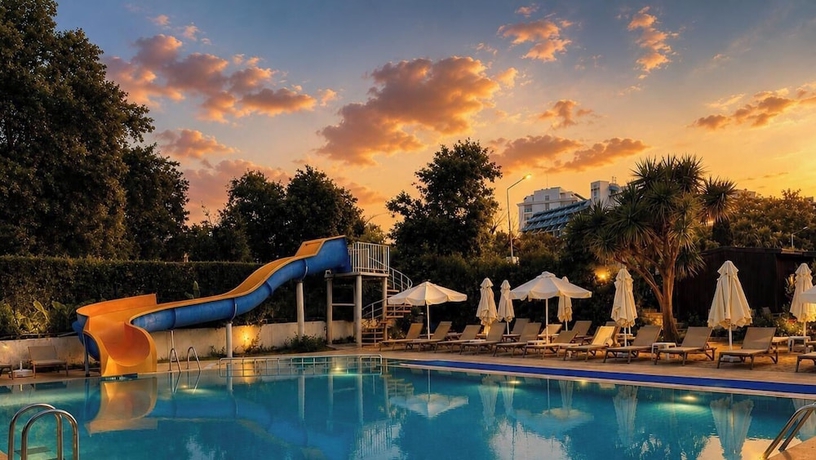 Imagen de la piscina del Side Linda Beach Hotel. Foto 16
