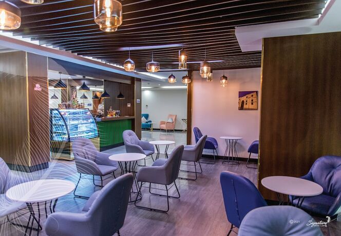 Imagen del bar/restaurante del Signature Hotel. Foto 13