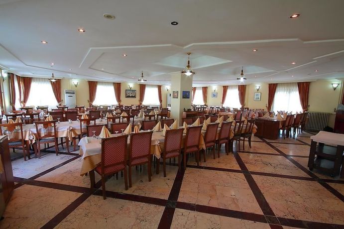 Imagen del bar/restaurante del Sim-er Hotel. Foto 2