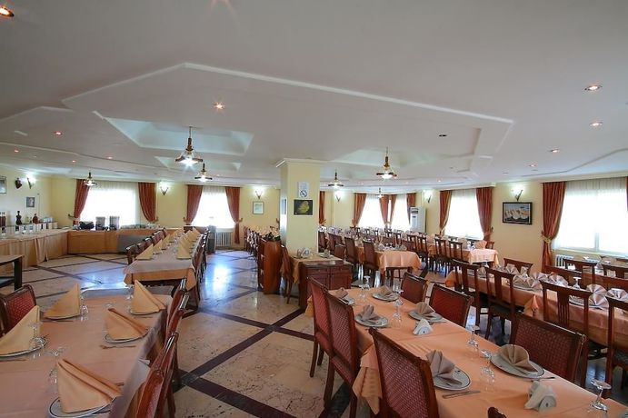 Imagen del bar/restaurante del Sim-er Hotel. Foto 4