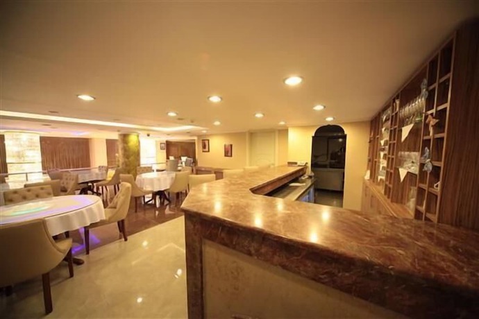 Imagen del bar/restaurante del Simper Hotel, Fatih. Foto 2
