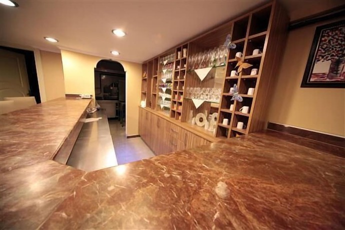 Imagen del bar/restaurante del Simper Hotel, Fatih. Foto 5