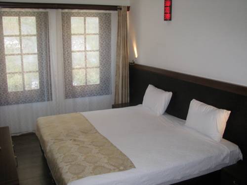 Imagen de la habitación del Simre Hotel. Foto 1