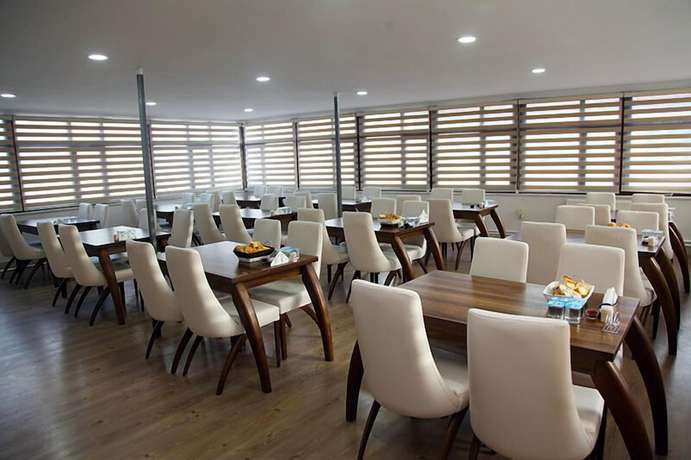 Imagen del bar/restaurante del Sinada Otel. Foto 2