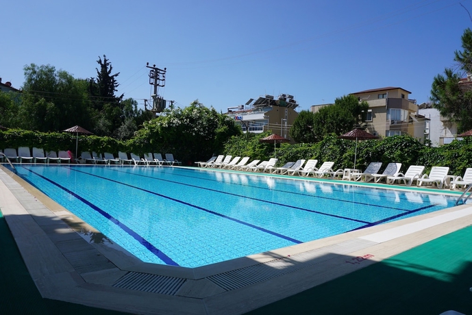 Imagen de la piscina del Sinem Hotel and Apart. Foto 19