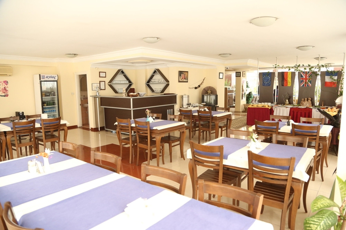 Imagen del bar/restaurante del Sinemis Otel. Foto 3