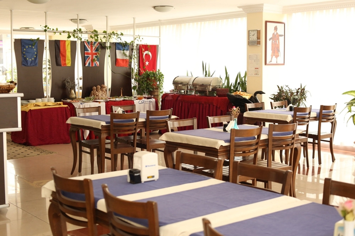 Imagen del bar/restaurante del Sinemis Otel. Foto 4