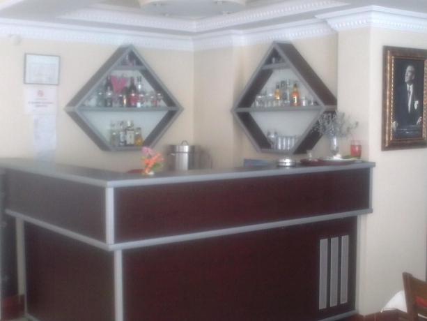 Imagen del bar/restaurante del Sinemis Otel. Foto 5