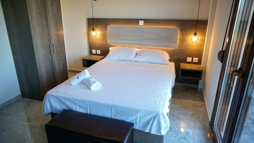 Imagen de la habitación del Sinodinos Deluxe Apartments. Foto 2