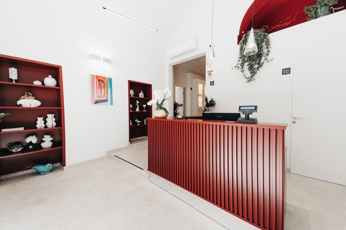 Imagen de los interiores del Sirenuse Suites Boutique ApartHotel RTA. Foto 16