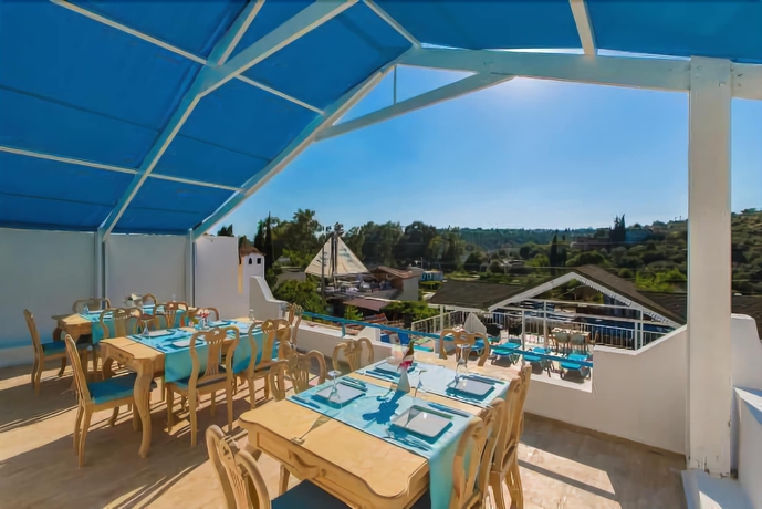 Imagen del bar/restaurante del Sisyphos Hotel. Foto 3