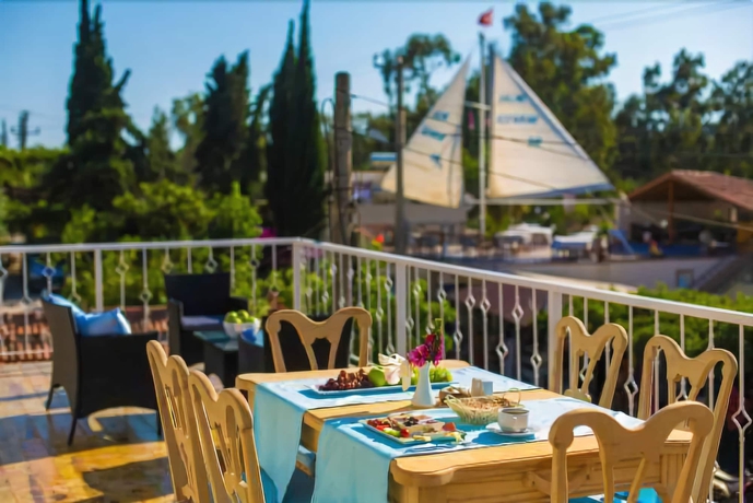 Imagen del bar/restaurante del Sisyphos Hotel. Foto 4