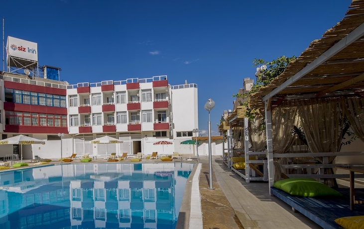 Imagen de la piscina del Siz İnn Otel. Foto 14