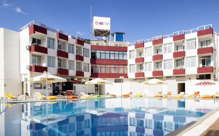 Imagen de la piscina del Siz İnn Otel. Foto 15
