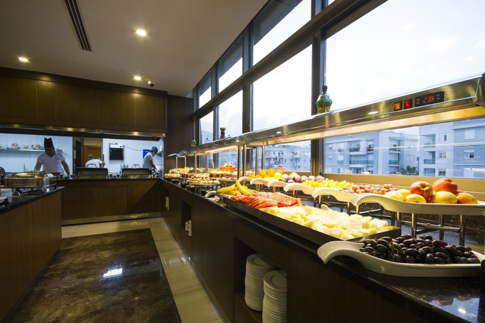 Imagen del bar/restaurante del Sky Business Hotel. Foto 3
