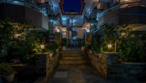 Imagen general del Sky Hotel, Sarti. Foto 3