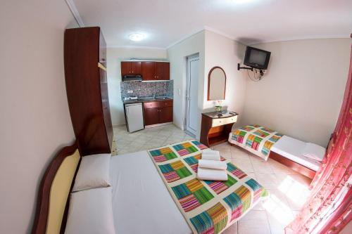 Imagen de la habitación del Sky Hotel, Sarti. Foto 5