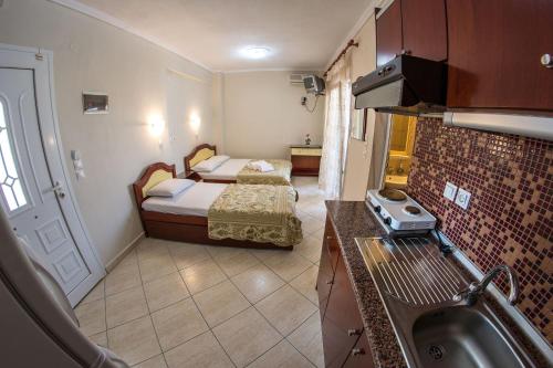 Imagen de la habitación del Sky Hotel, Sarti. Foto 6
