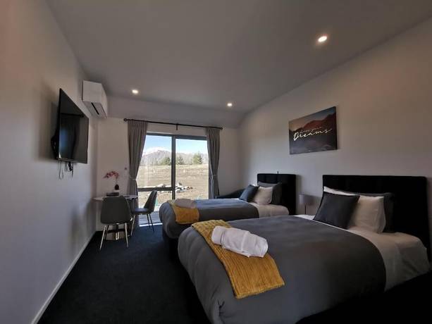 Imagen de la habitación del Skyrim Lodge. Foto 16