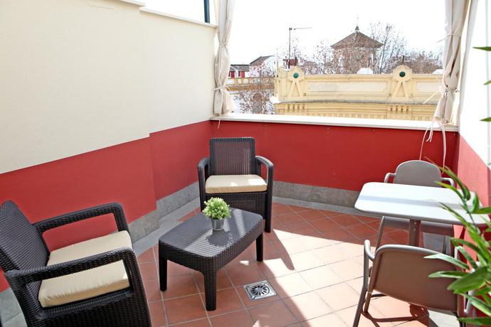 Imagen de los exteriores del Sleepin Sevilla Arenal. Foto 9