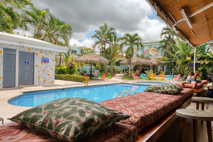 Imagen de la piscina del Socialtel La Fortuna. Foto 21