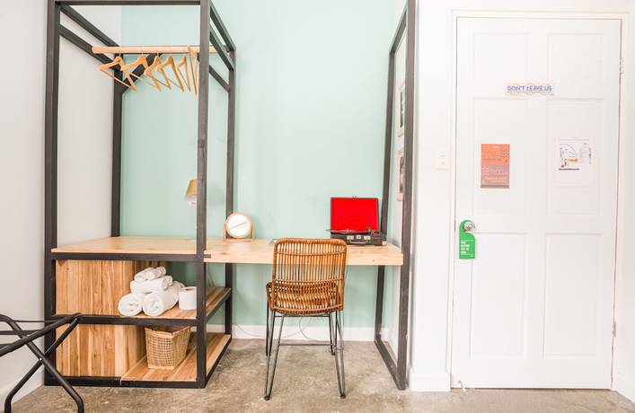 Imagen de la habitación del Socialtel La Fortuna. Foto 18