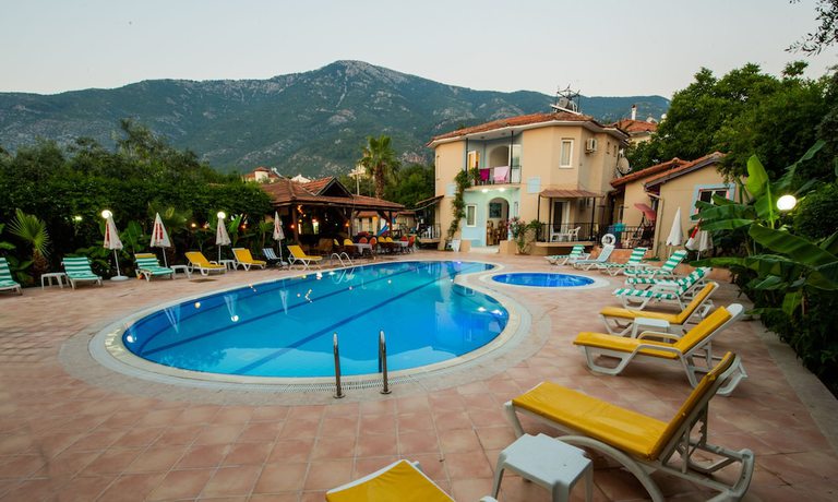 Imagen de la piscina del Sonmez Hotel. Foto 16