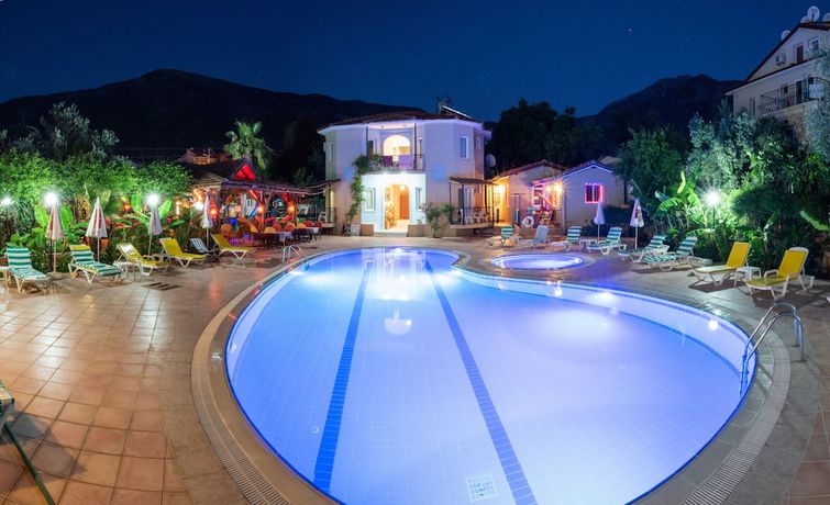 Imagen de la piscina del Sonmez Hotel. Foto 19
