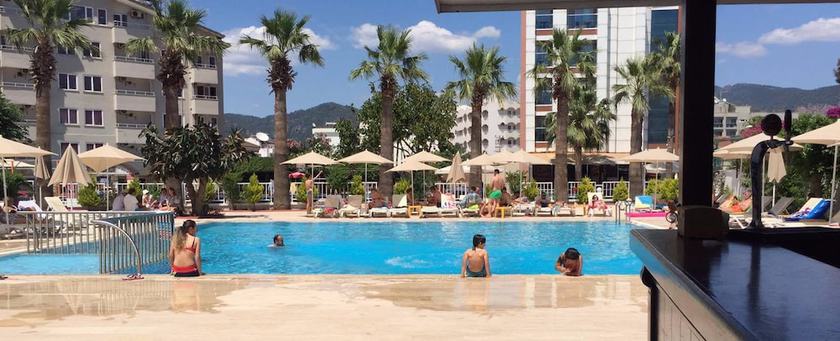 Imagen de la piscina del Sonnen Hotel. Foto 19