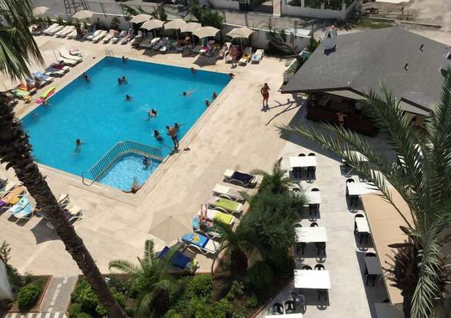 Imagen de la piscina del Sonnen Hotel. Foto 20