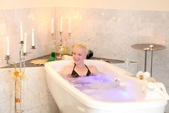 Imagen de la piscina del Sonnenhotel Hoher Hahn. Foto 12