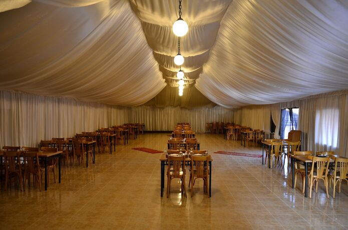 Imagen del bar/restaurante del Space Village Luxury Camp. Foto 17