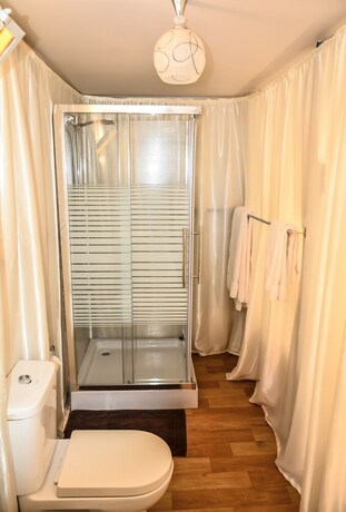 Imagen de la habitación del Space Village Luxury Camp. Foto 26