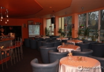 Imagen del bar/restaurante del Spare Hotel. Foto 1