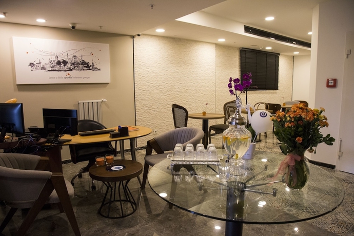 Imagen del bar/restaurante del Sparkle Hotel. Foto 2