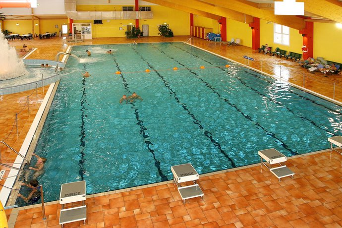 Imagen de la piscina del Sporthotel Neuruppin. Foto 20