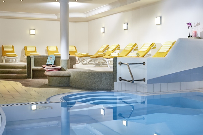 Imagen de la piscina del Sporthotel Unser Loisach. Foto 17