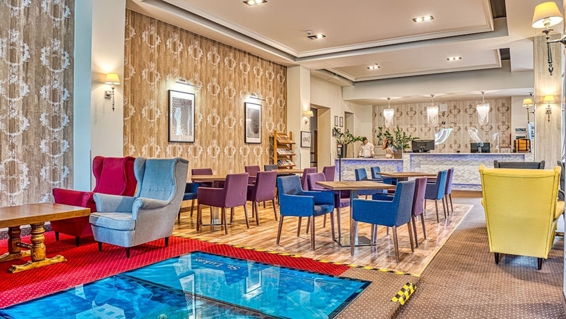 Imagen de los interiores del St. Lukas Medical and SPA. Foto 18