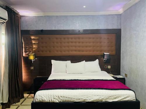 Imagen de la habitación del St. Regis Hotel & Resort - Benin City. Foto 15