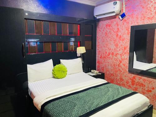 Imagen de la habitación del St. Regis Hotel & Resort - Benin City. Foto 16