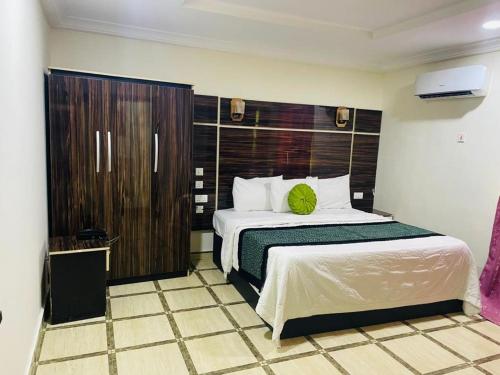 Imagen de la habitación del St. Regis Hotel & Resort - Benin City. Foto 19