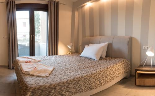 Imagen de la habitación del Stamos Hotel. Foto 7
