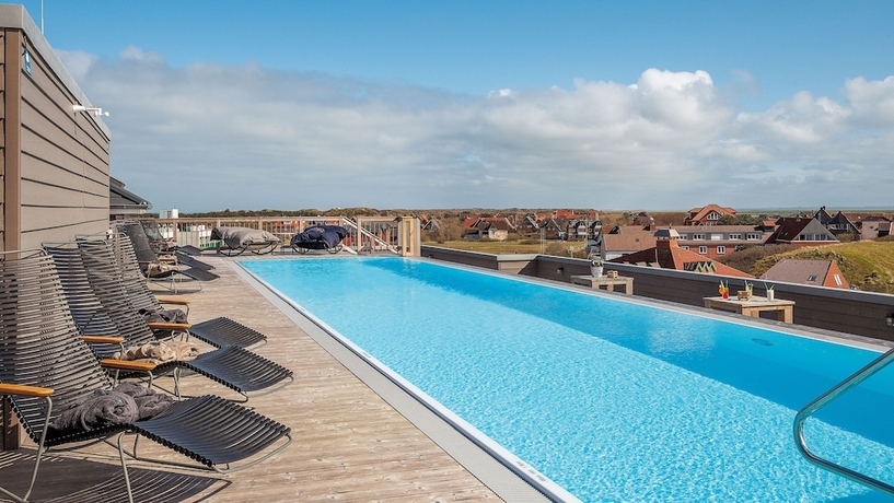 Imagen de la piscina del Strandhotel Sandburg. Foto 19