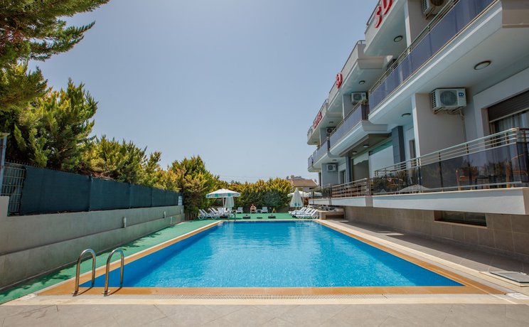 Imagen de la piscina del Suena Hotel. Foto 18