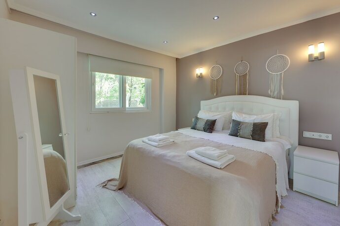 Imagen de la habitación del Suess Ala&ccedil;atı Otel. Foto 12