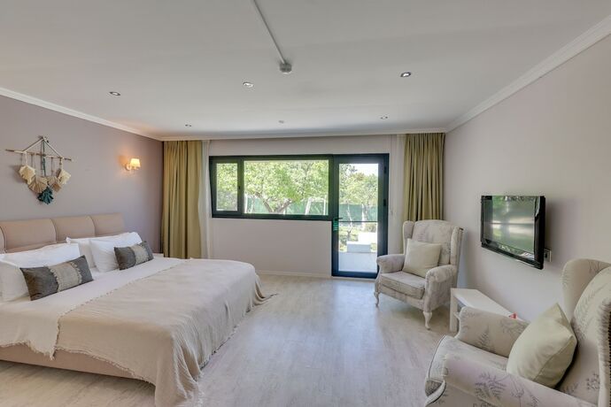 Imagen de la habitación del Suess Ala&ccedil;atı Otel. Foto 14