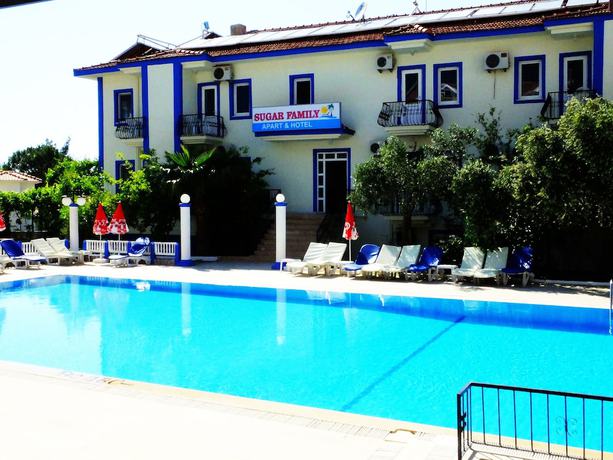 Imagen de la piscina del Sugar Family Apart Hotel. Foto 14