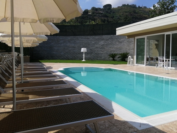 Imagen de la piscina del Sui Generis. Foto 16
