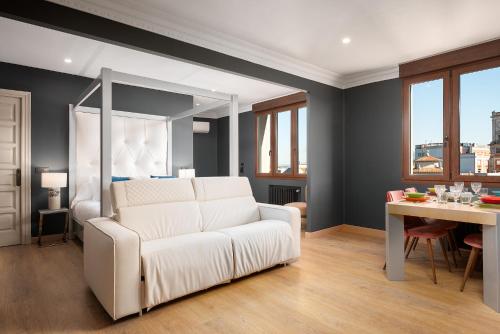 Imagen de la habitación del Suite 1907 Oviedo. Foto 8